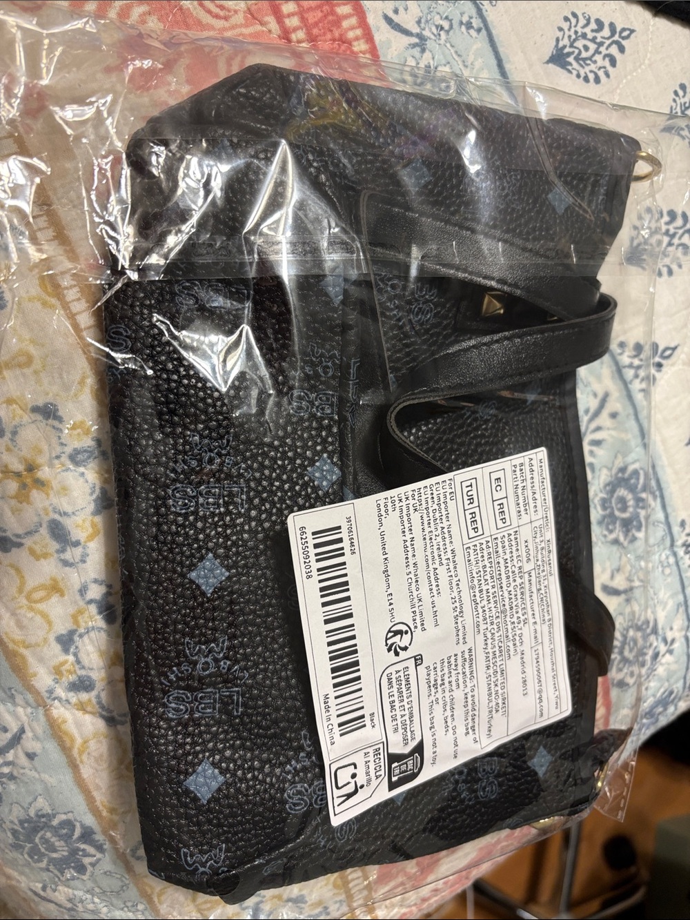 Sanrio Hello Kitty Black Crossbody Bag with Red Bow - Picture 2 of 4